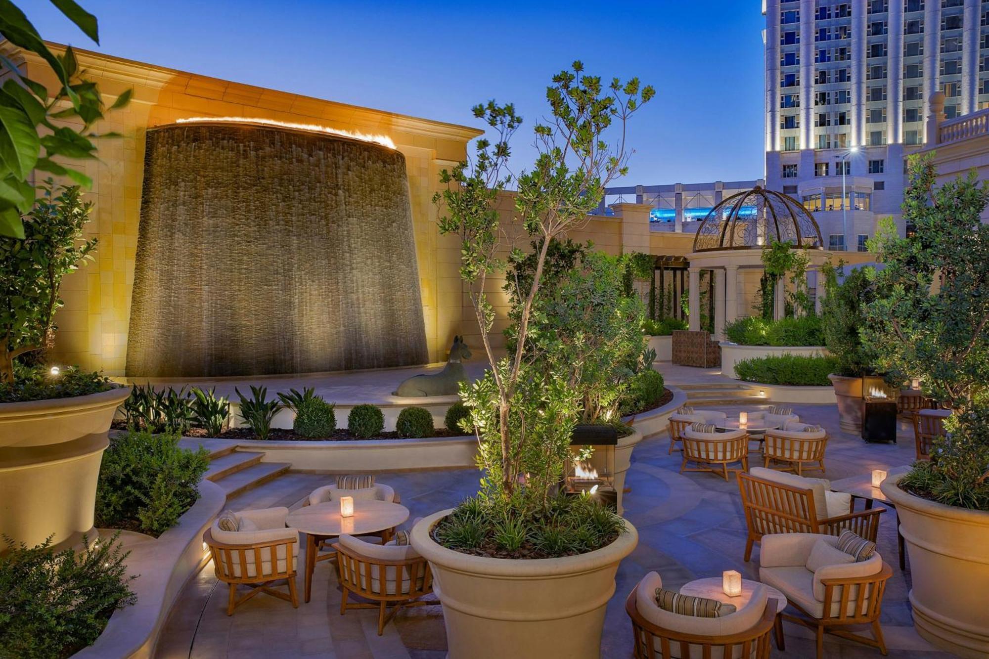 The Ritz-Carlton, Amman Hotell Eksteriør bilde The Waterfall at the Westin Dubai