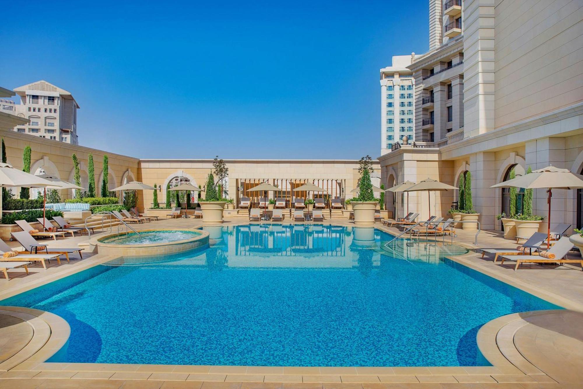 The Ritz-Carlton, Amman Hotell Eksteriør bilde The pool at the hotel