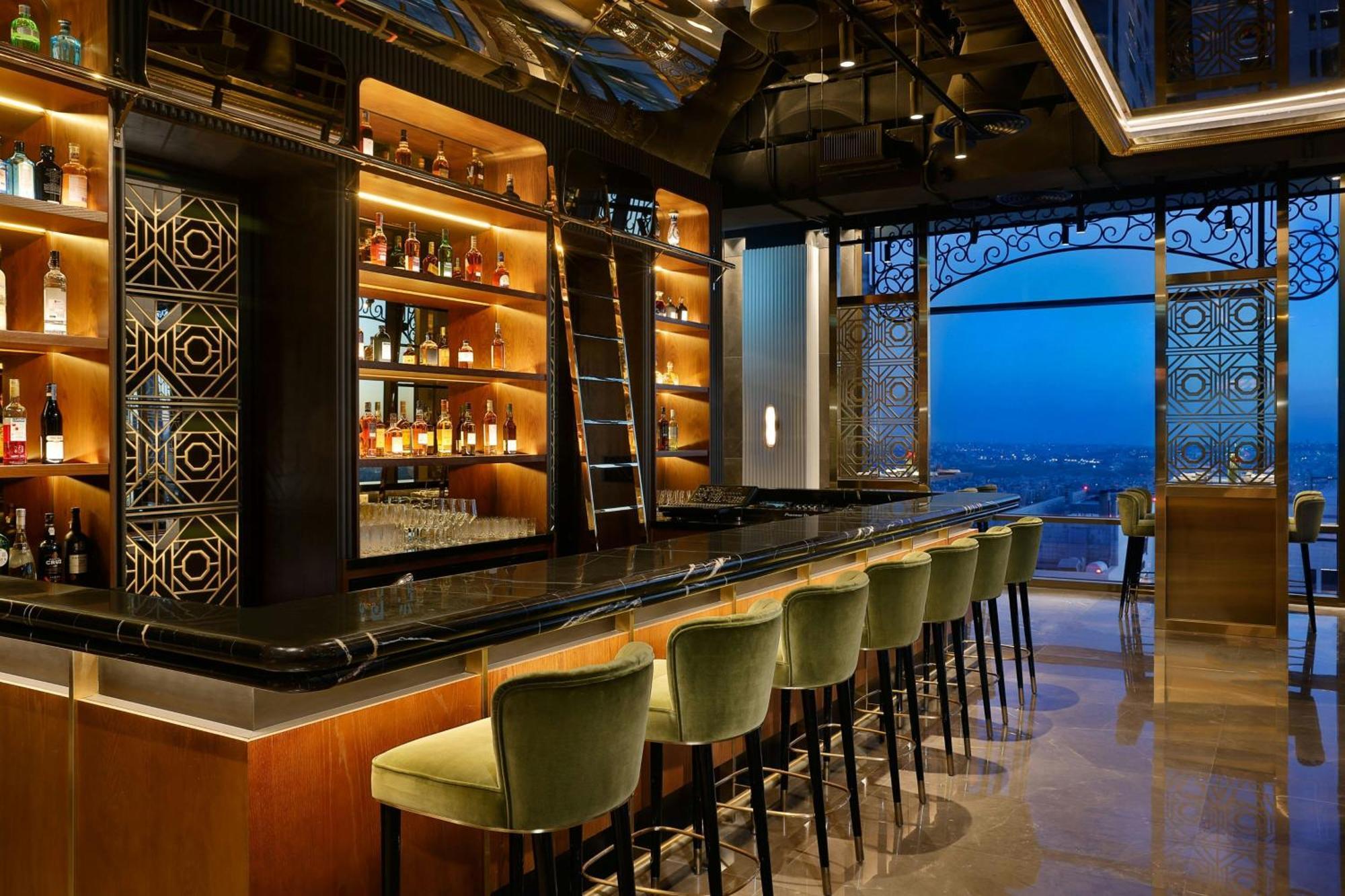 The Ritz-Carlton, Amman Hotell Eksteriør bilde The bar at the 101 lounge