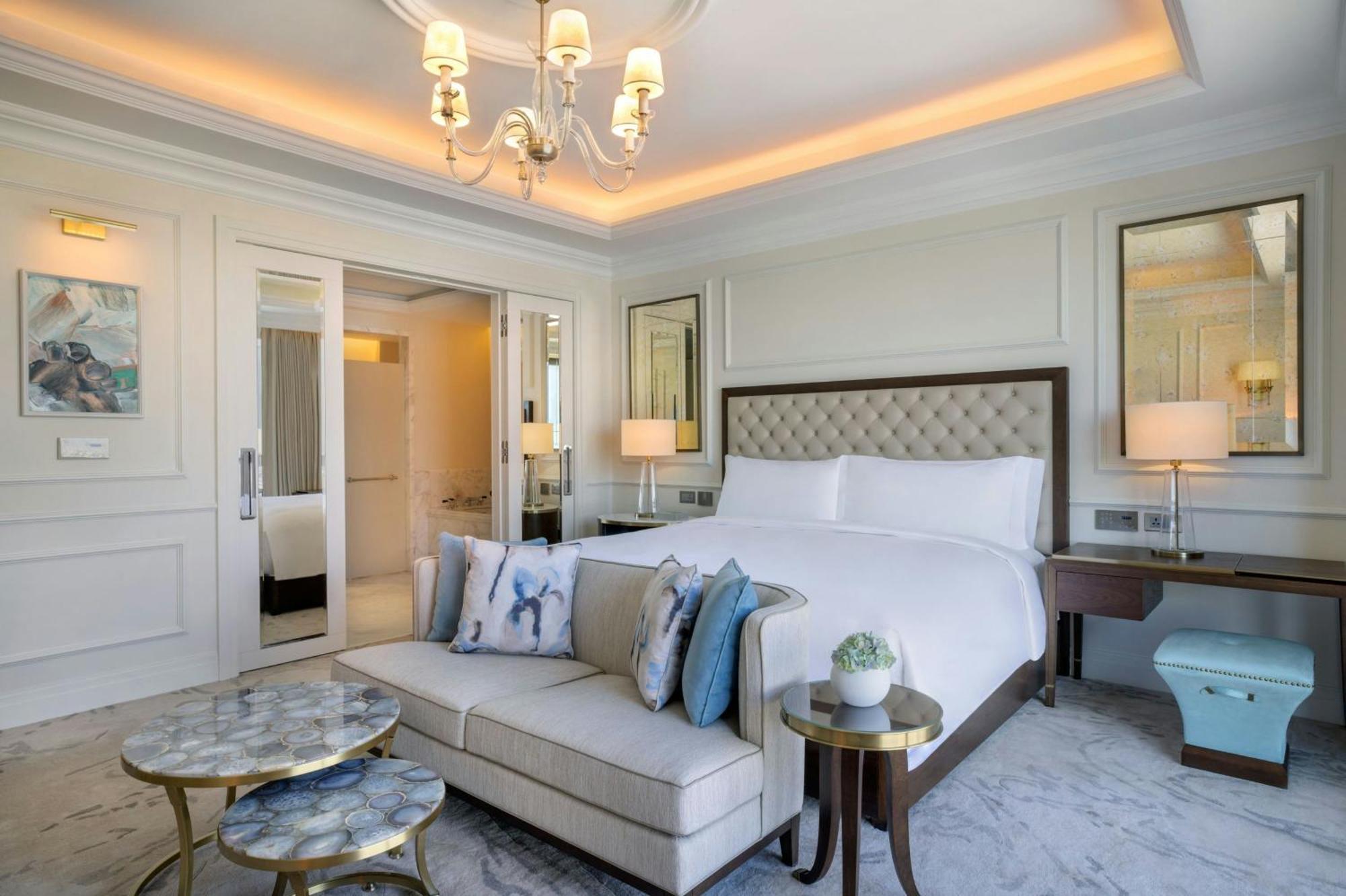 The Ritz-Carlton, Amman Hotell Eksteriør bilde A bedroom at The St. Regis Maldives