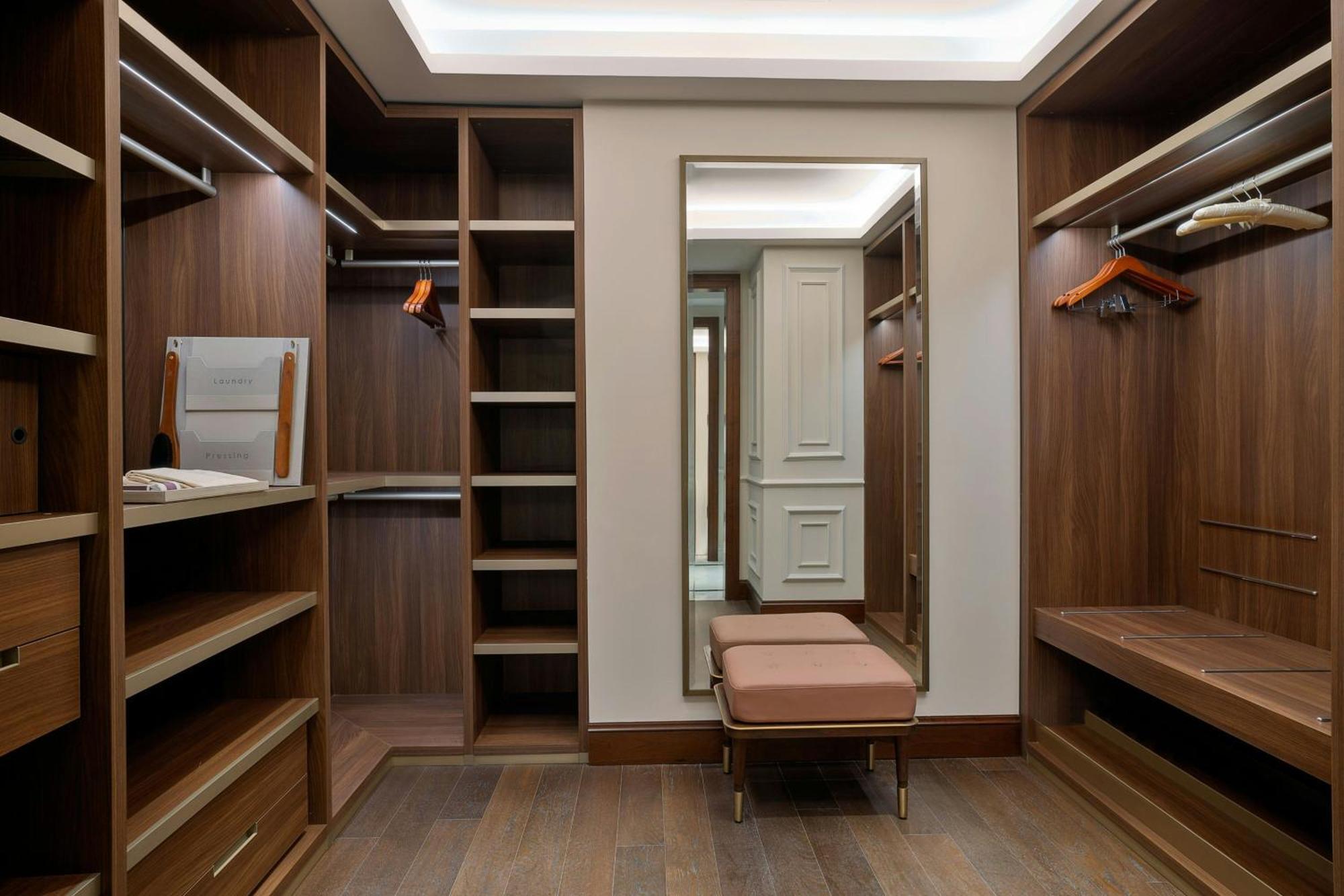 The Ritz-Carlton, Amman Hotell Eksteriør bilde A walk-in closet