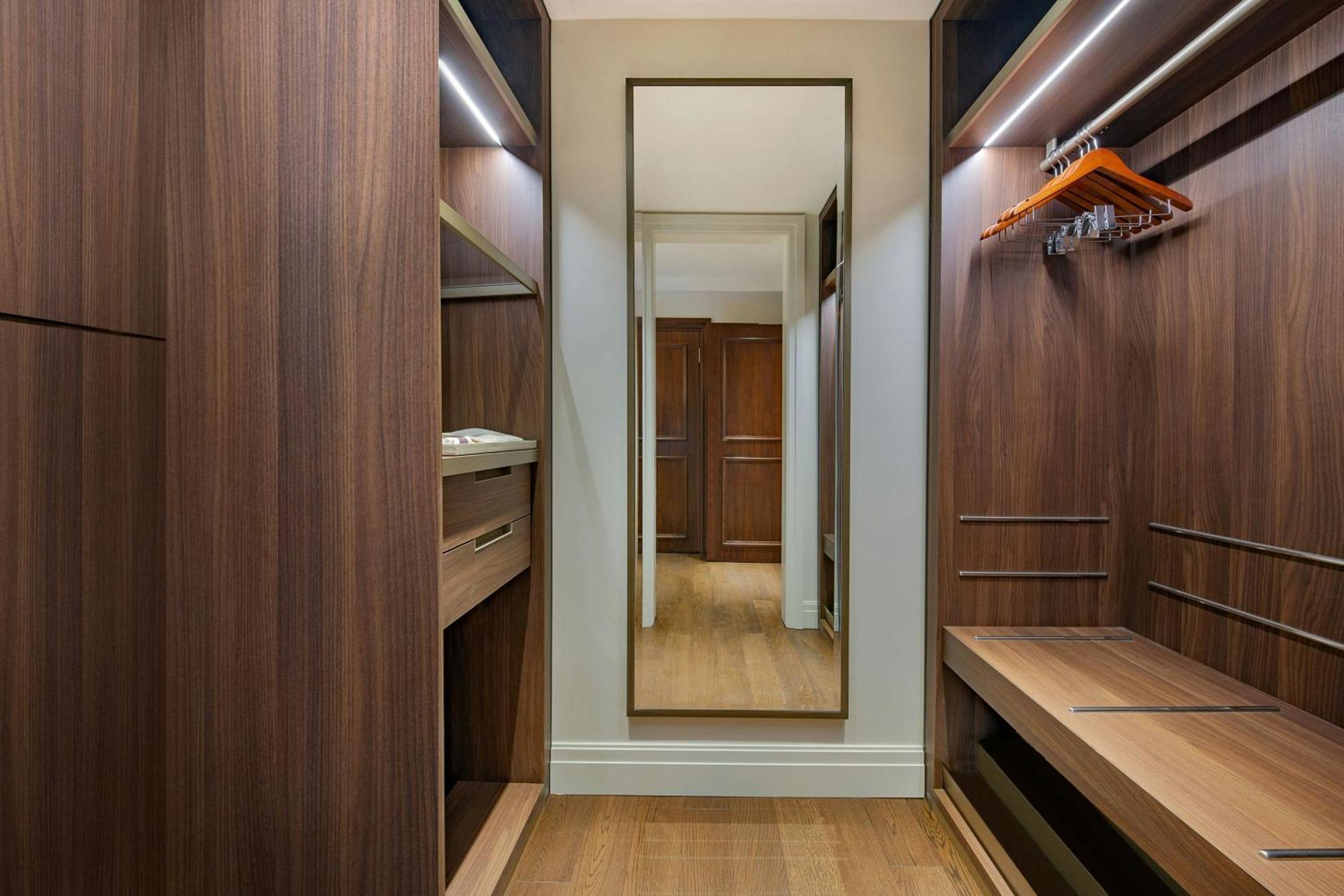 The Ritz-Carlton, Amman Hotell Eksteriør bilde A walk-in closet