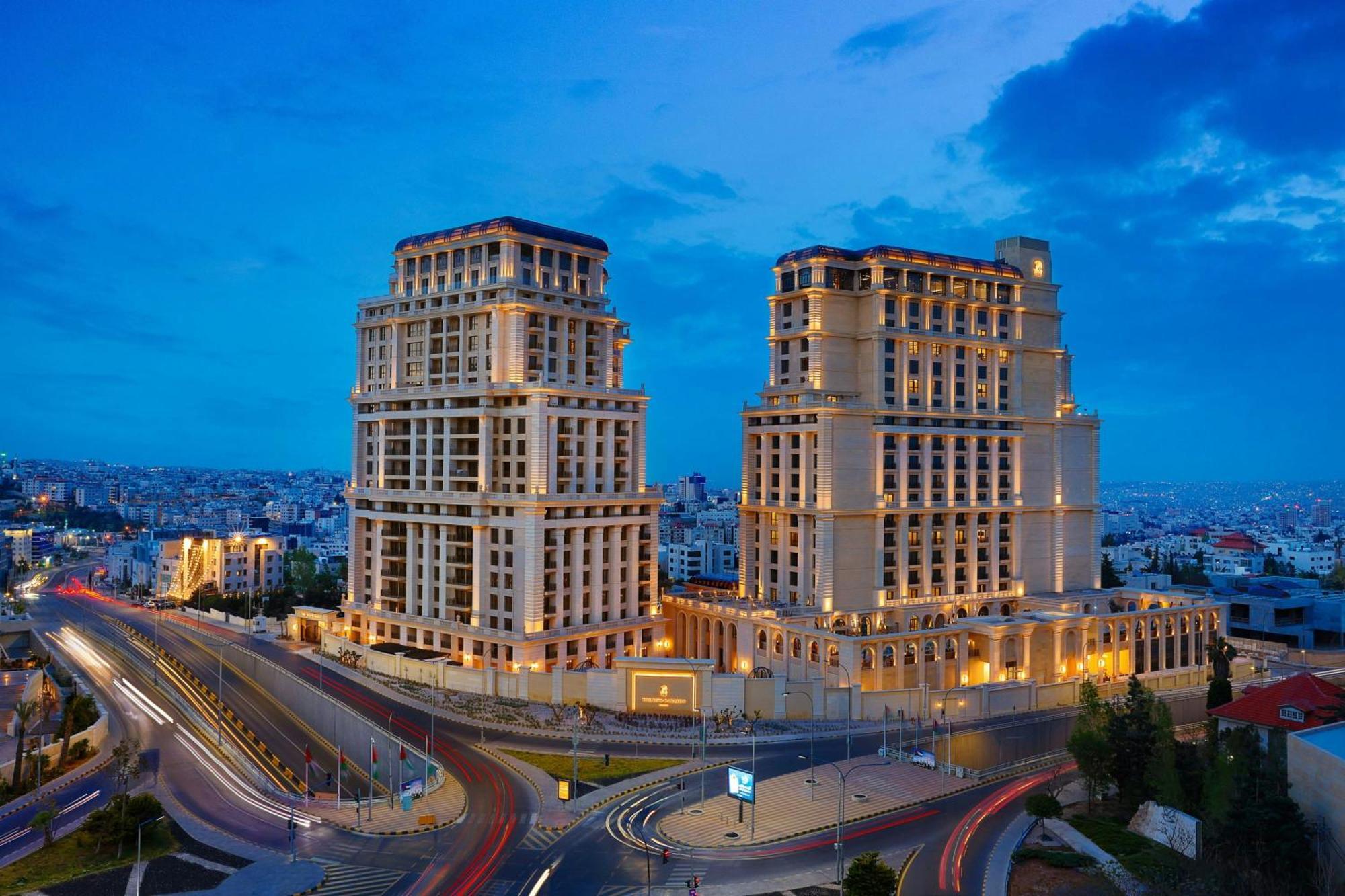 The Ritz-Carlton, Amman Hotell Eksteriør bilde The complex at night